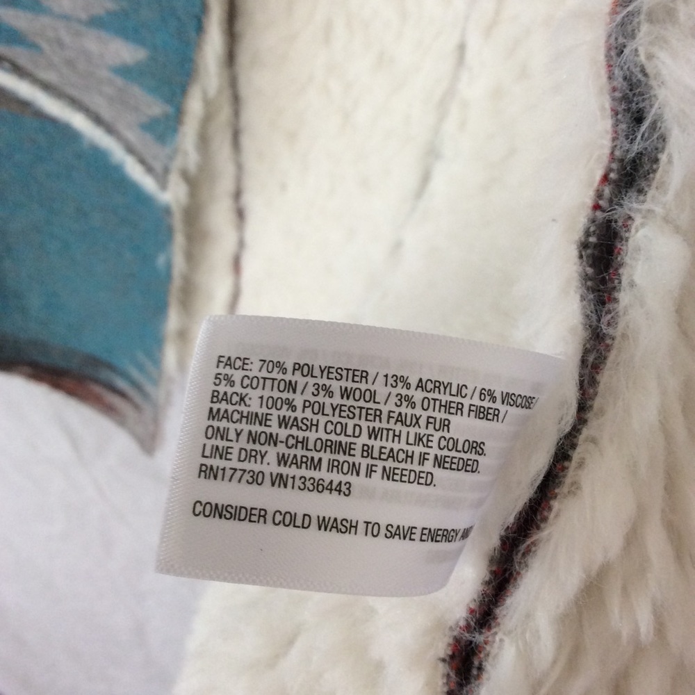 🌸🌸 Faux Sherpa and Wool Aztec Boho Vest 🌸🌸 - Picture 5 of 5